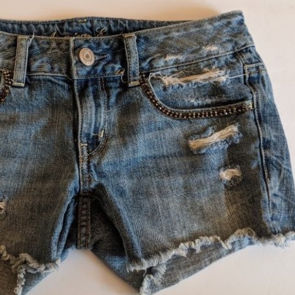 American Eagle Distressed Cutoffs Size 2 - Picture 5 of 5